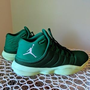 Men's basketball shoes